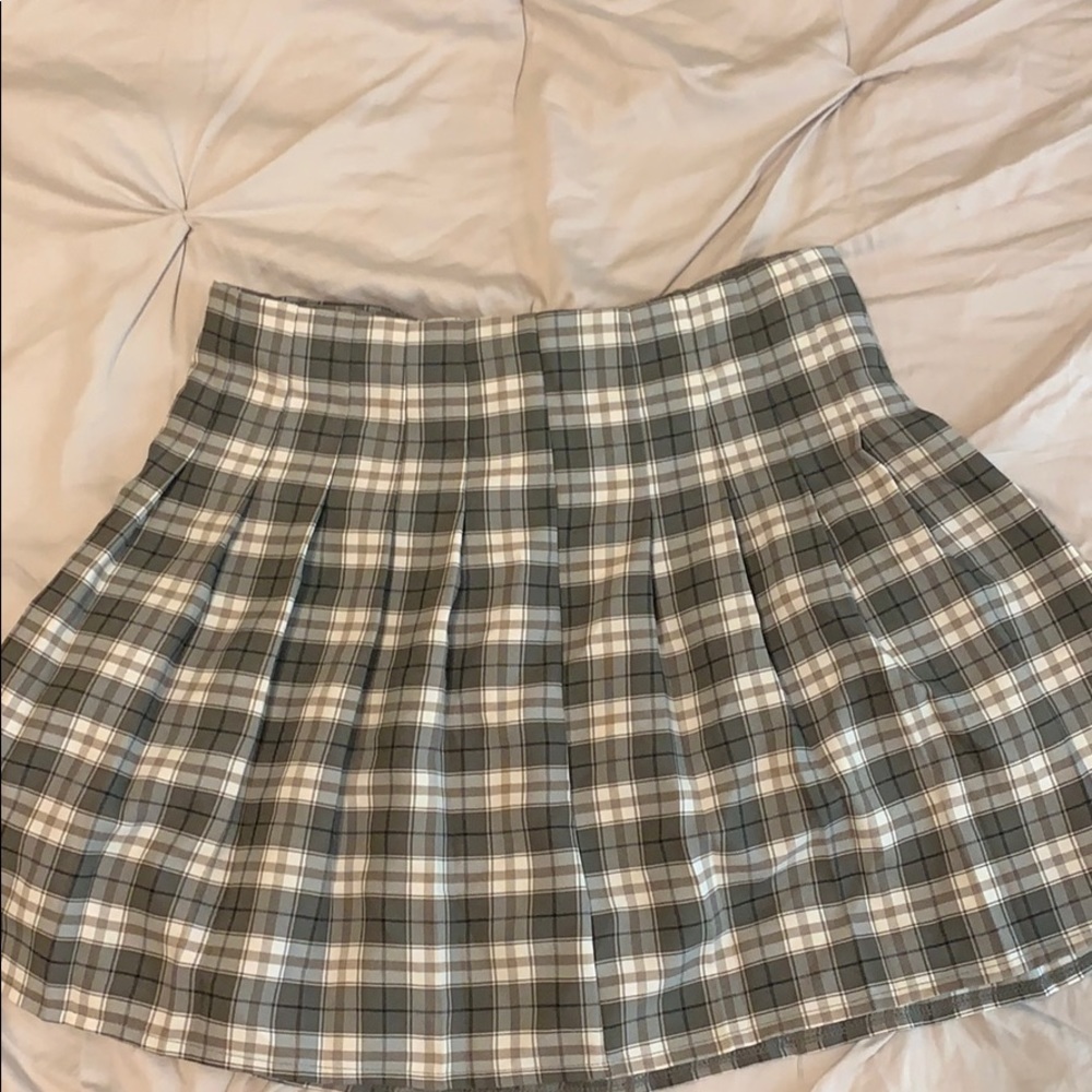 Mini plaid skirt! 💚🍃🌱